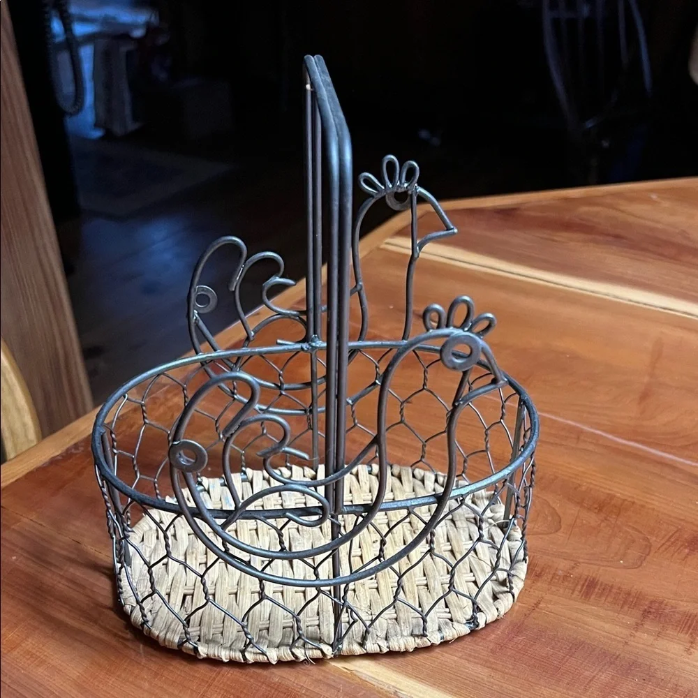 Rustic Wire Hen Basket with Woven Base - Gray